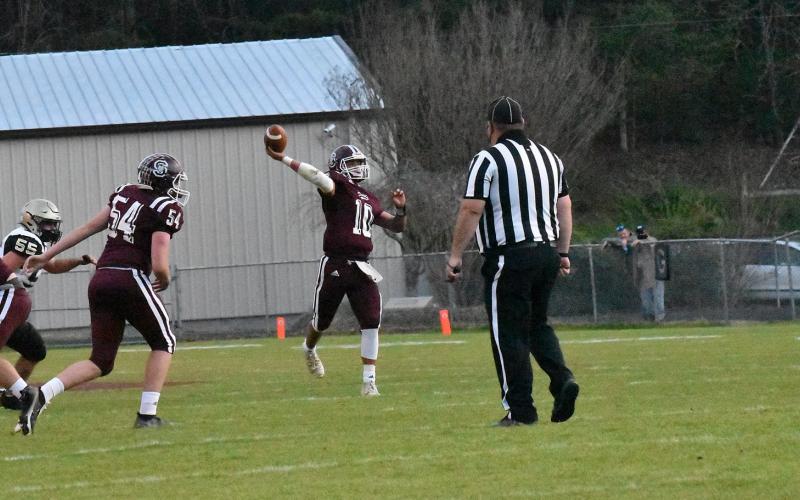 Maroon Devil Gabe Billard makes a long pass