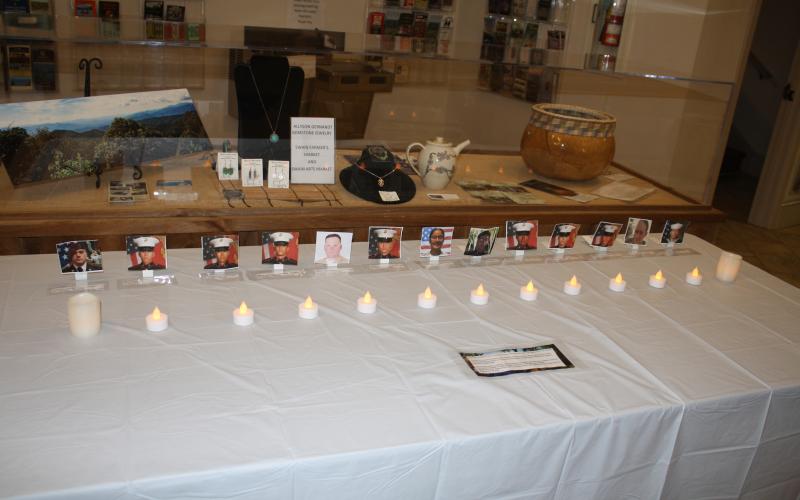 Tribute to 13 soldiers