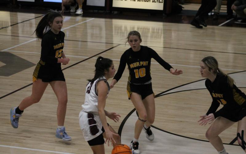 Lady Devil Marlee Hicks got an impressive buzzer beater shot from half court in the final second of the 1st quarter.