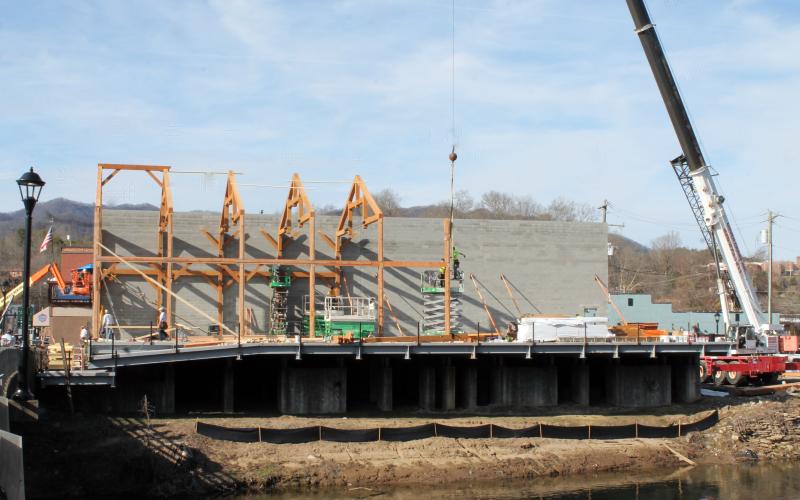 Timber framing going up at the building owned by Rollon and Sherry Smith next to Everett Street bridge was drawing attention this week.