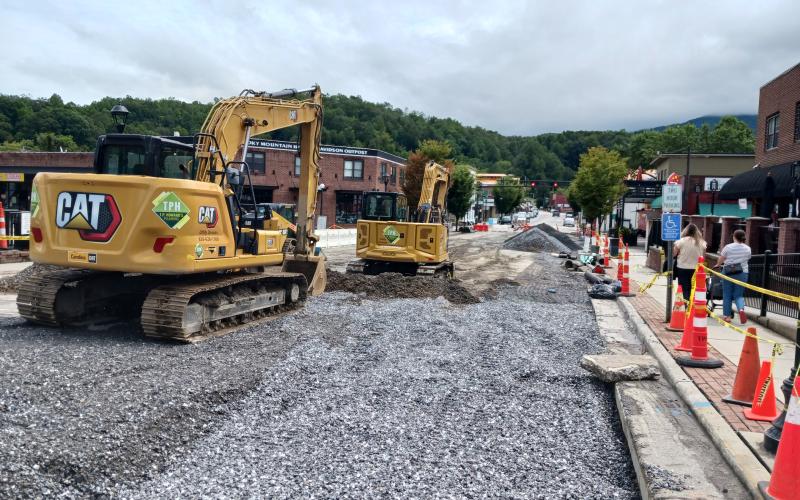 Everett Street work will pause during Labor Day weekend and the road will be open to traffic.
