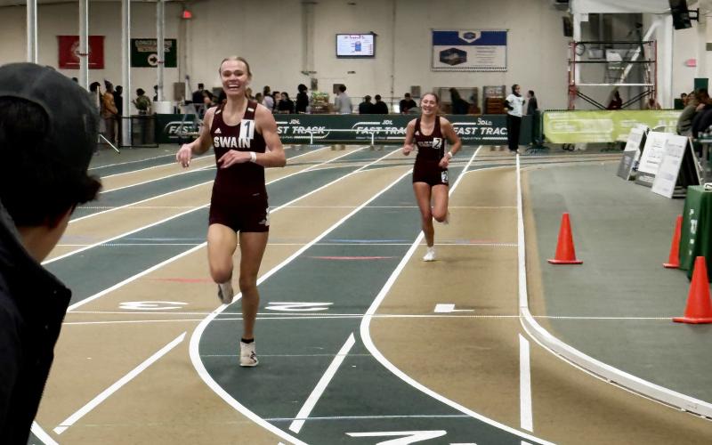 Lady Devil Arizona Blankenship ran her first ever sub-5:00 in the 1600 meter at the Reindeer Classic.