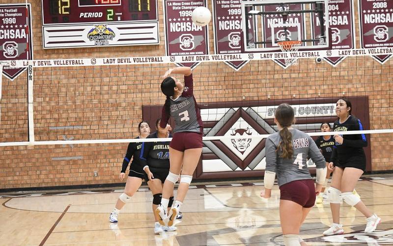 Outside hitter, Ashly Huertas Acosta (#3), goes up for the attack during Tuesday night’s 2-0 win against Highlands.