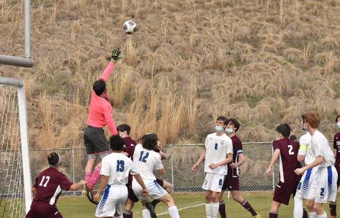 Noel Wolf clearing a ball 