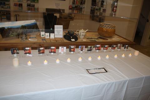 Tribute to 13 soldiers