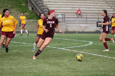 Senior Mazie Helpman surrounded by Lady Braves as she looks for a teammate to pass to. 
