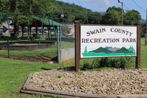 Recreation park volunteers and pool amenities were at the center of discussion with the commissioners. 