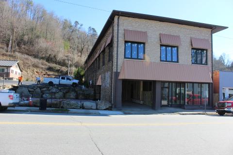 Work continues at 240 Main Street, a building that was vacant for many years. This summer, Wise Guyz Grille will open a restaurant in the buidling that will include padio seating.