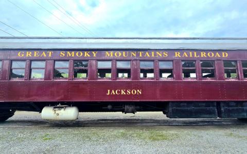 SMT photo/Sara Eisinger. Great Smoky Mountain Railroad train.